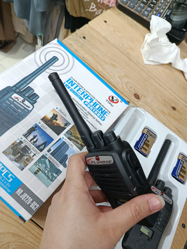 بیسیم interphone اصلی ساخت چین با دو عدد باطری مدل کتابی و یک عدد پیج گوشتی