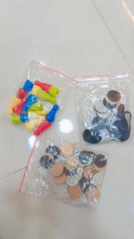بازی فکری منچ و شطرنج مدل 08، بازی تخته نرد،بازی xo,بازی هوشی آموزشی با مهره چوبی، کیف چرمی، تاس، مناسب بزرگسال و کودک، 4 نفره، درجه سختی متوسط، مدت بازی بیش از یک ساعت